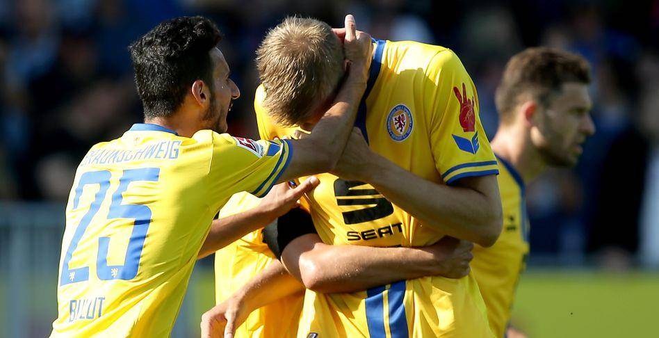 不伦瑞克大比分取胜,积分榜逐渐攀升的简单介绍 不伦瑞克大比分取胜,积分榜逐渐攀升的简单介绍