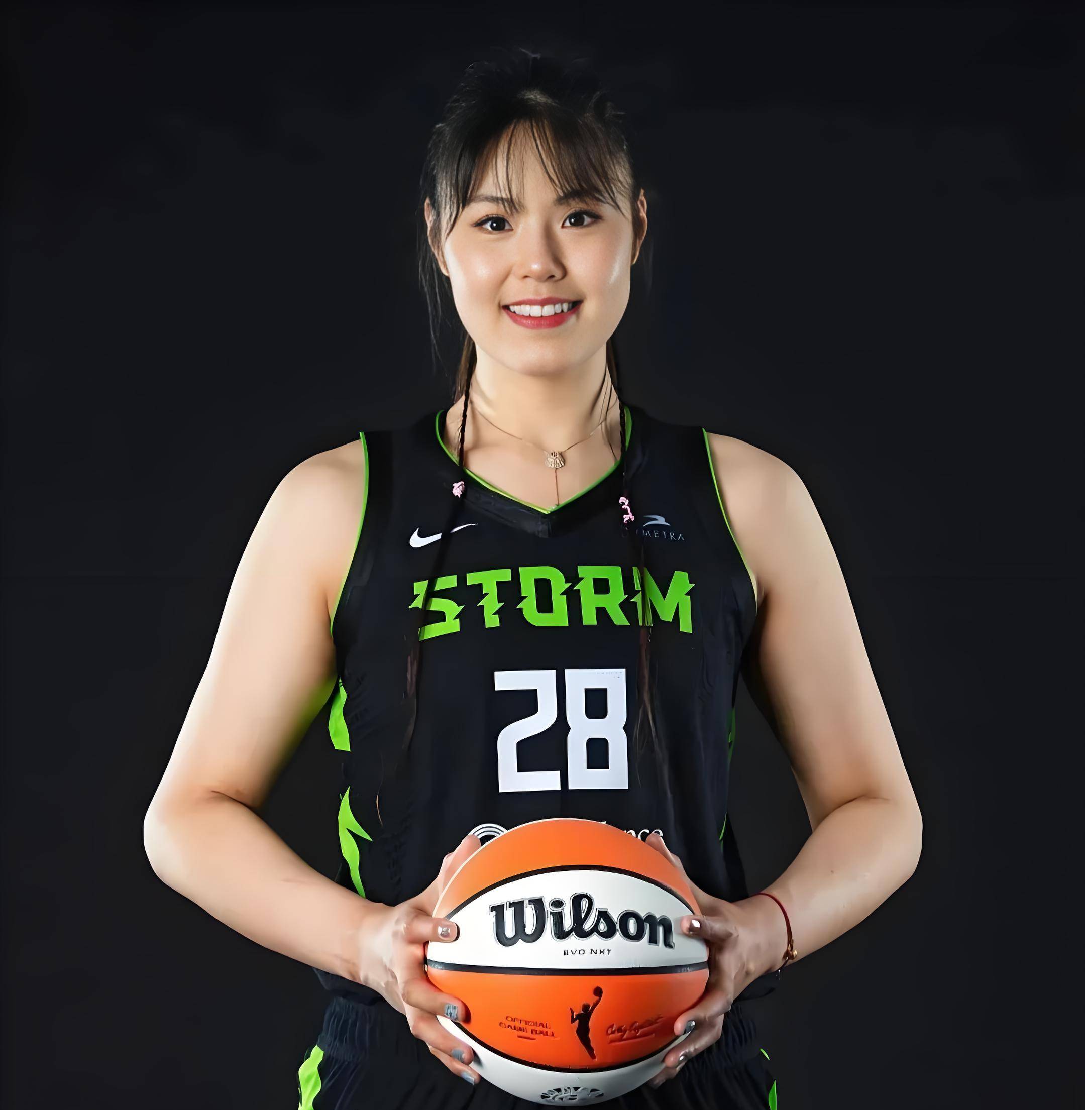 重庆女篮精彩表现，夺得关键胜利！