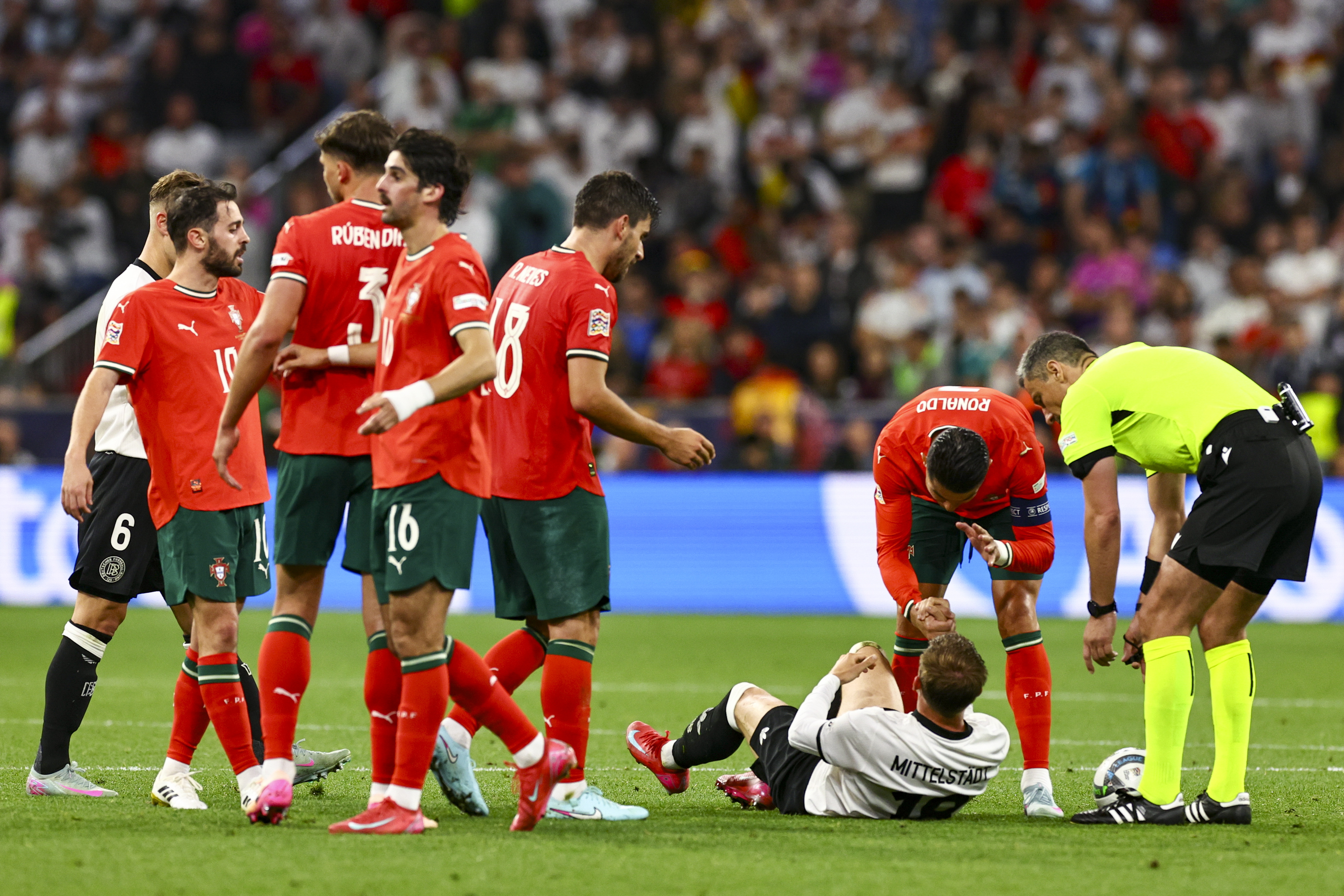 包含精彩扑朔迷离!欧洲足球比赛层出不穷的词条 包含精彩扑朔迷离!欧洲足球比赛层出不穷的词条