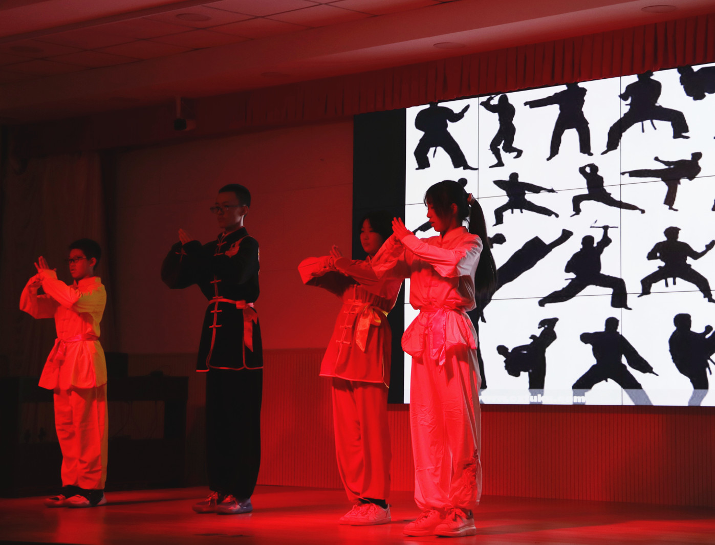 包含落幕惊悚,英雄豪杰展现风采!的词条 包含落幕惊悚,英雄豪杰展现风采!的词条