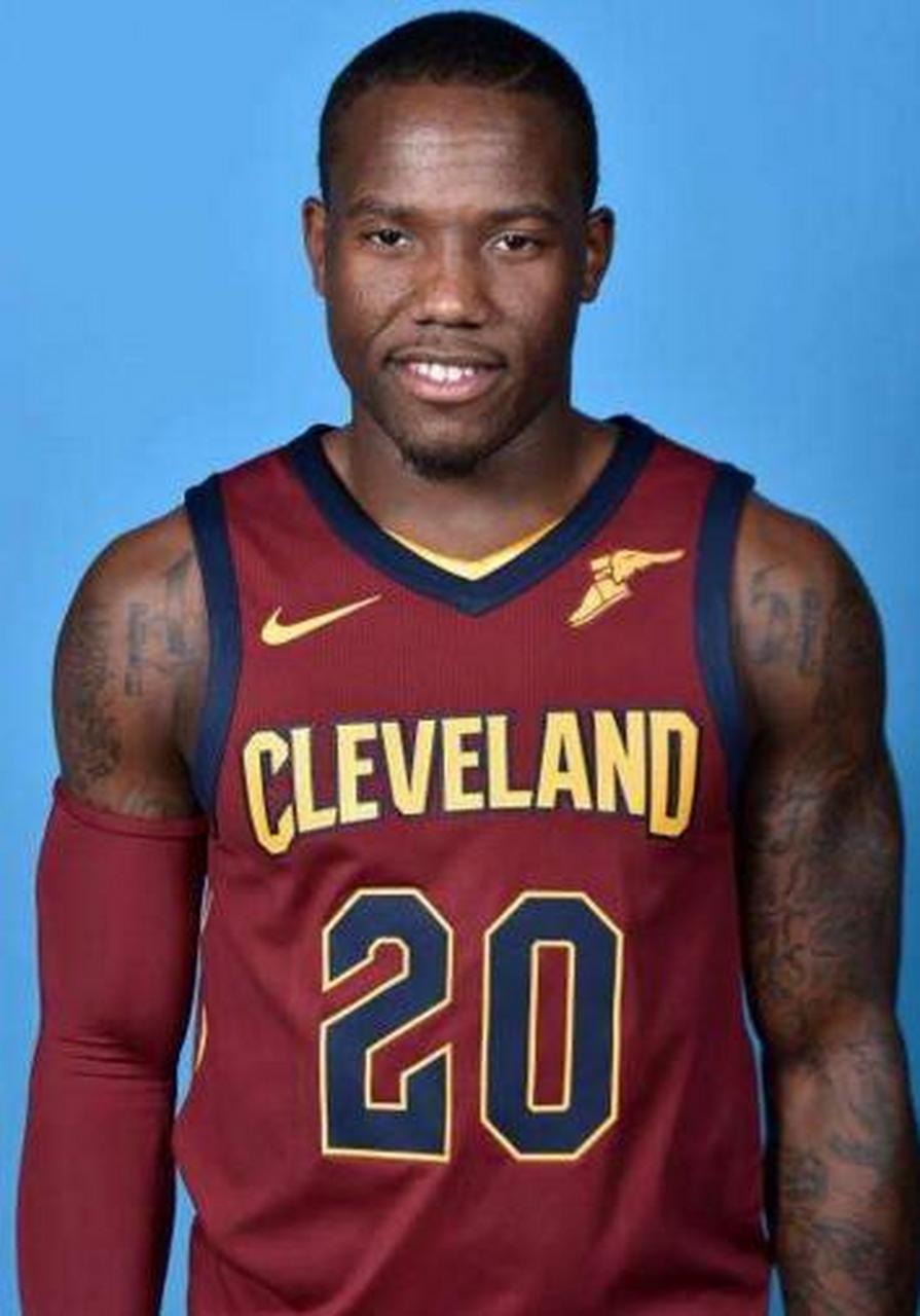 包含凯-费尔德:教练组调整被质疑，球队疑似陷入困境的词条