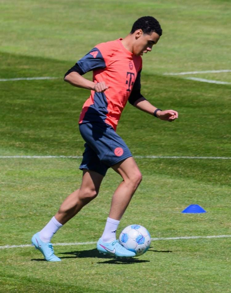 欧国联赛四强赛,球员们展现超凡技艺 欧国联赛四强赛,球员们展现超凡技艺