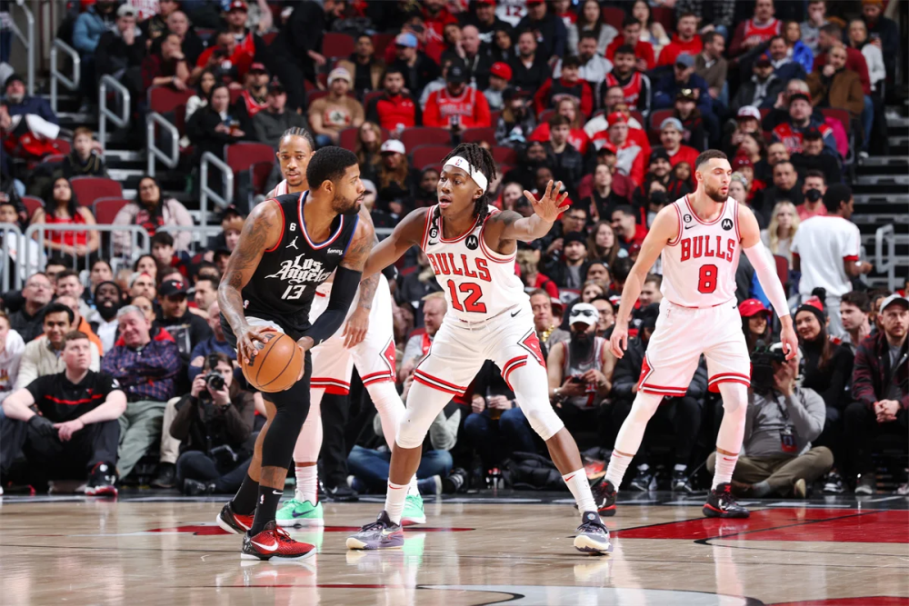 包含魔术师莱昂纳德:再战湖人队绝不畏惧的词条 包含魔术师莱昂纳德:再战湖人队绝不畏惧的词条