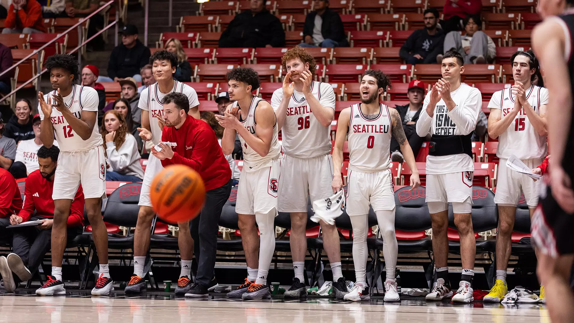 欧洲球员在NCAA赛场上大放异彩，受到瞩目