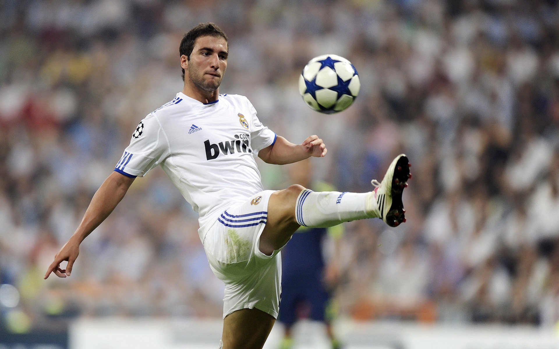 萨拉赫关键一击定乾坤，澳大利亚稳稳拿下玻利维亚