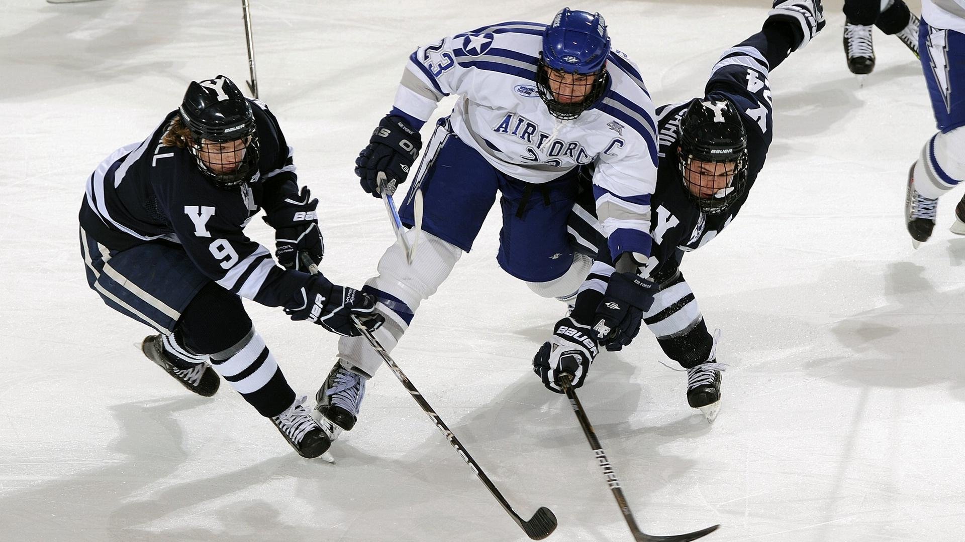 绝杀时刻，哈登关键三分助勇士压哨逆转雷霆，书写传奇之夜