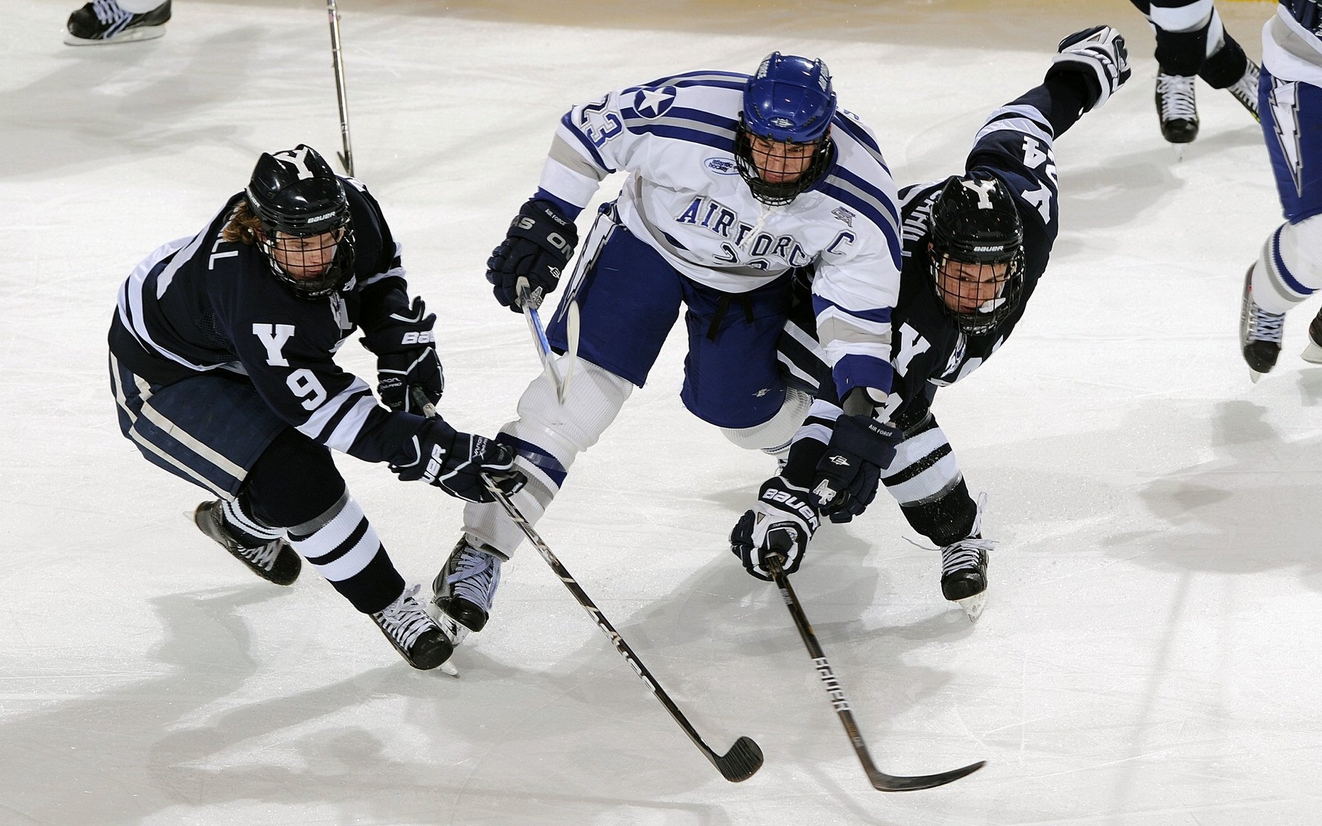 拉文独舞映照雄鹿血性，一场跨越文化的篮球鏖战