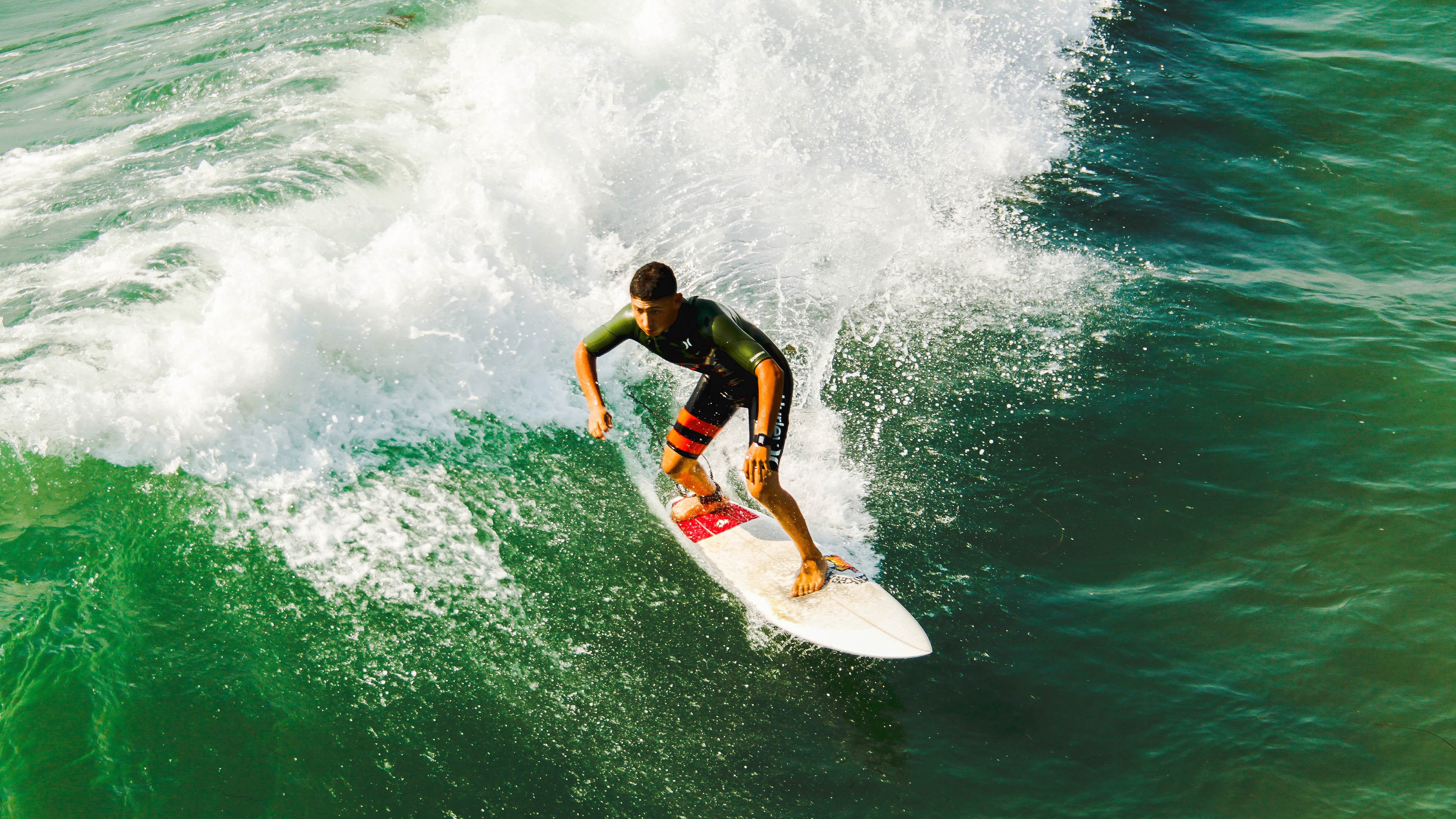 赛道上的双重奏，梅赛德斯完胜索伯，维斯塔潘惊艳四座
